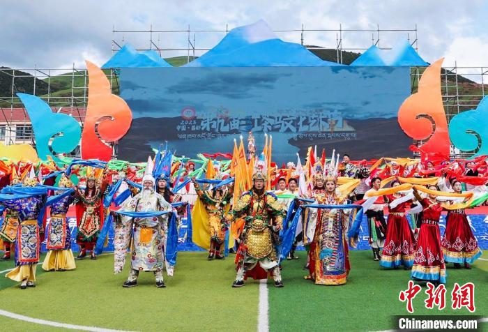 圖為西藏昌都市第九屆三江茶馬文化藝術(shù)節(jié)(芒康會場)開幕式現(xiàn)場?！〔际忻⒖悼h委宣傳部供圖