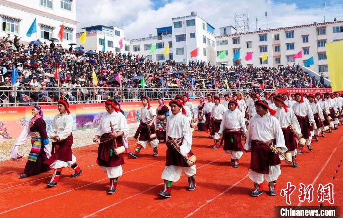 圖為西藏昌都市第九屆三江茶馬文化藝術(shù)節(jié)(芒康會場)開幕式現(xiàn)場?！〔际忻⒖悼h委宣傳部供圖