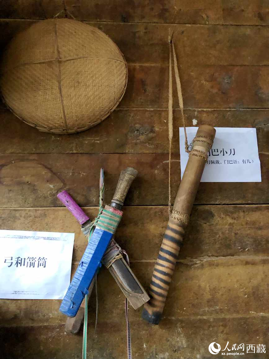 當(dāng)?shù)鬲?dú)具特色的藤竹工藝品。