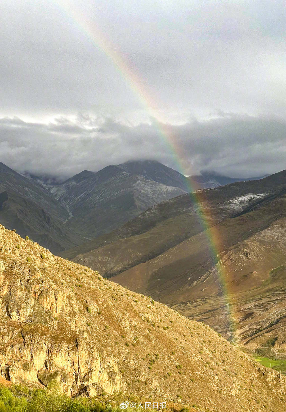 接好運！青藏高原現巨大彩虹橋