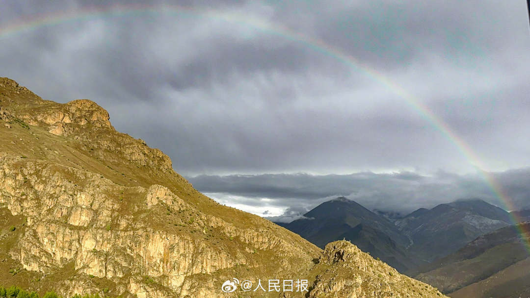 接好運！青藏高原現巨大彩虹橋