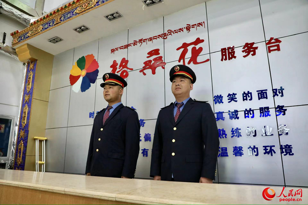 那曲火車站格?；ǚ?wù)臺。人民網(wǎng)記者 次仁羅布攝