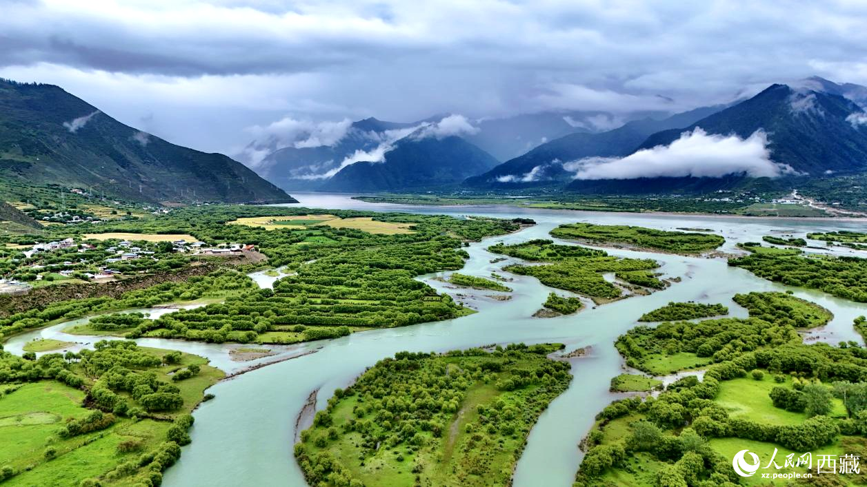 西藏林芝市雅尼國家濕地公園風(fēng)景如畫。