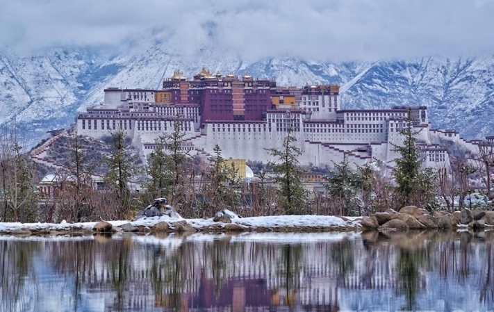 圖為拉薩市的雪后美景 攝影：洛??.jpg