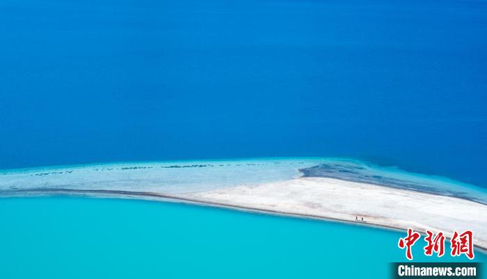 圖為山南羊卓雍錯(cuò)?！『闻罾?攝