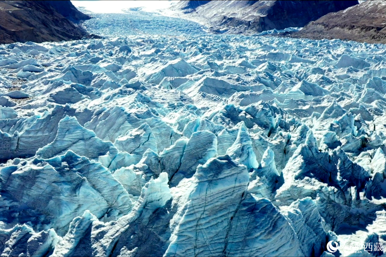 40冰川位于山南市浪卡子縣卓木拉日康雪山下。