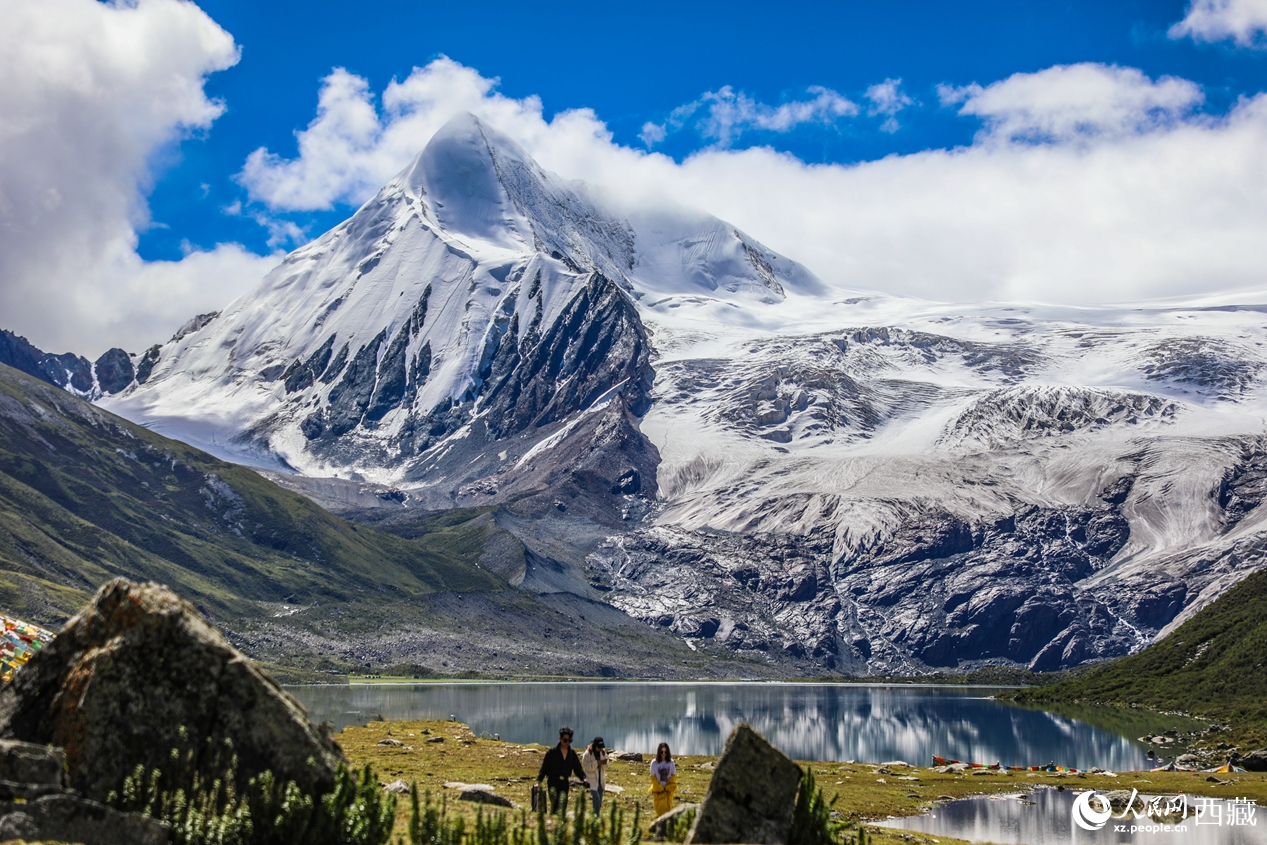 薩普冰川位于那曲東部比如縣境內(nèi)。