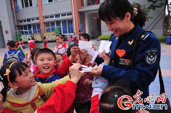 【我和軍隊(duì)的不解之緣】“先是軍人，才是媽媽”