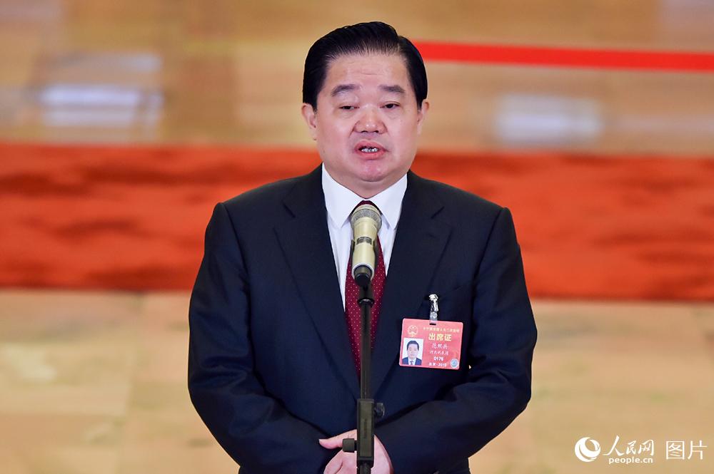 全國人大代表、河北省人大常委會黨組書記、常務副主任范照兵。