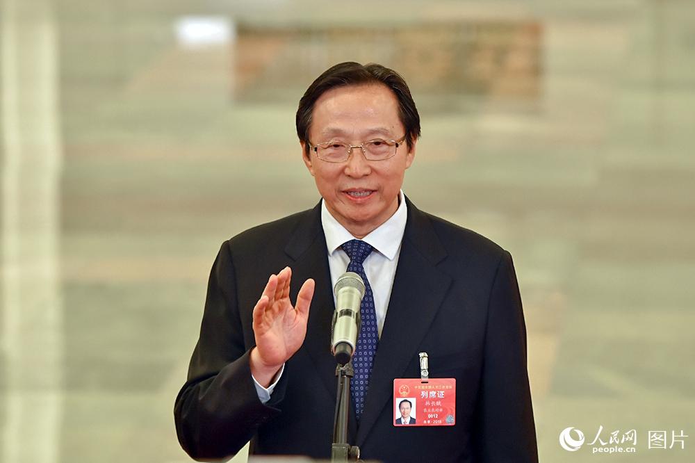 農(nóng)業(yè)農(nóng)村部部長(zhǎng)韓長(zhǎng)賦回答記者提問。