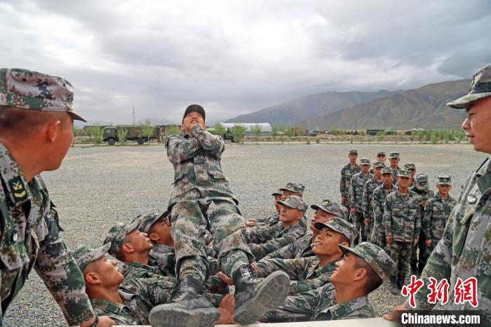 信任背摔?！《魏晡?攝