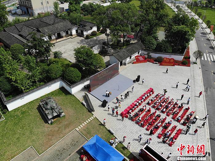 31日上午，“在這里讀懂初心使命——網(wǎng)絡(luò)媒體革命老區(qū)行”網(wǎng)絡(luò)主題采訪活動湖南站啟動儀式在長沙許光達故居舉行。<a target='_blank'  ><p  align=