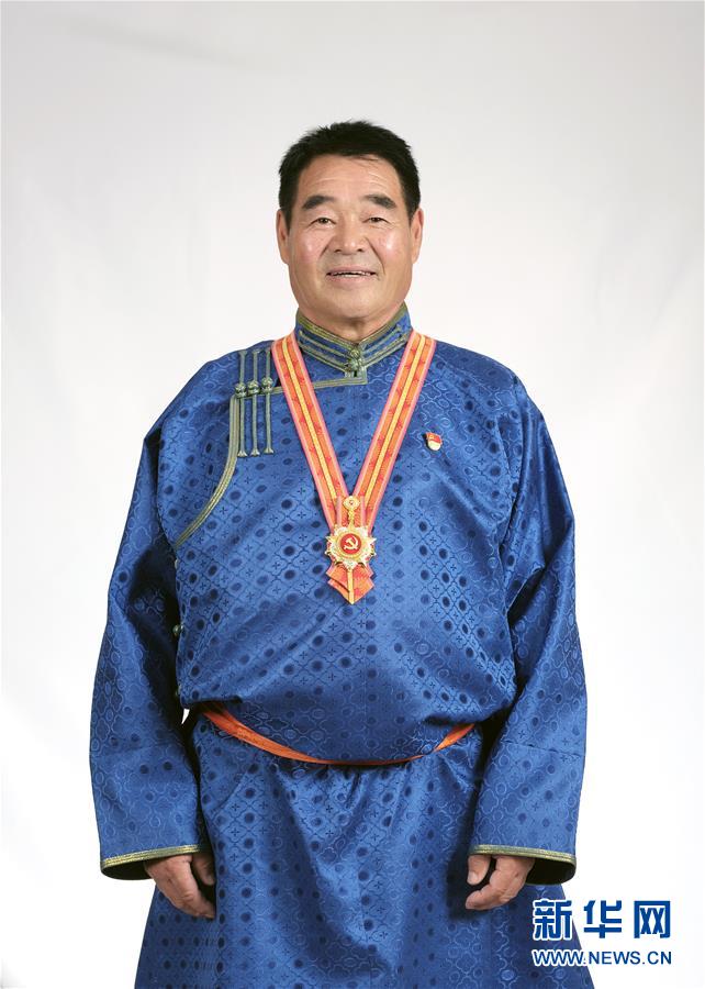 （奮斗百年路　啟航新征程·“七一勛章”獲得者·圖文互動(dòng)）（1）“草原之子”廷·巴特爾：讓草原綠起來(lái)，幫牧民富起來(lái)