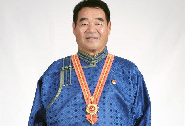 （奮斗百年路　啟航新征程·“七一勛章”獲得者·圖文互動）（1）“草原之子”廷·巴特爾：讓草原綠起來，幫牧民富起來