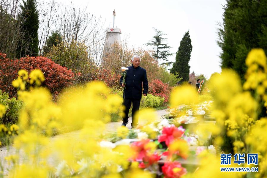 （圖片故事）（6）年介濤：將為烈士尋親進行到底