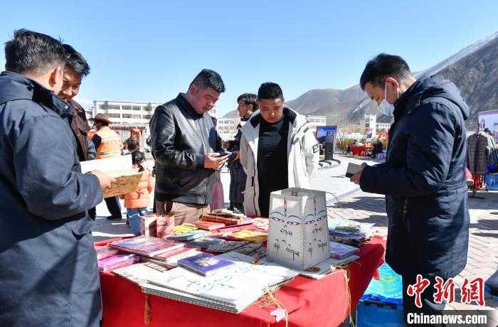 圖為展銷會現(xiàn)場?！∝暩聛硭?攝