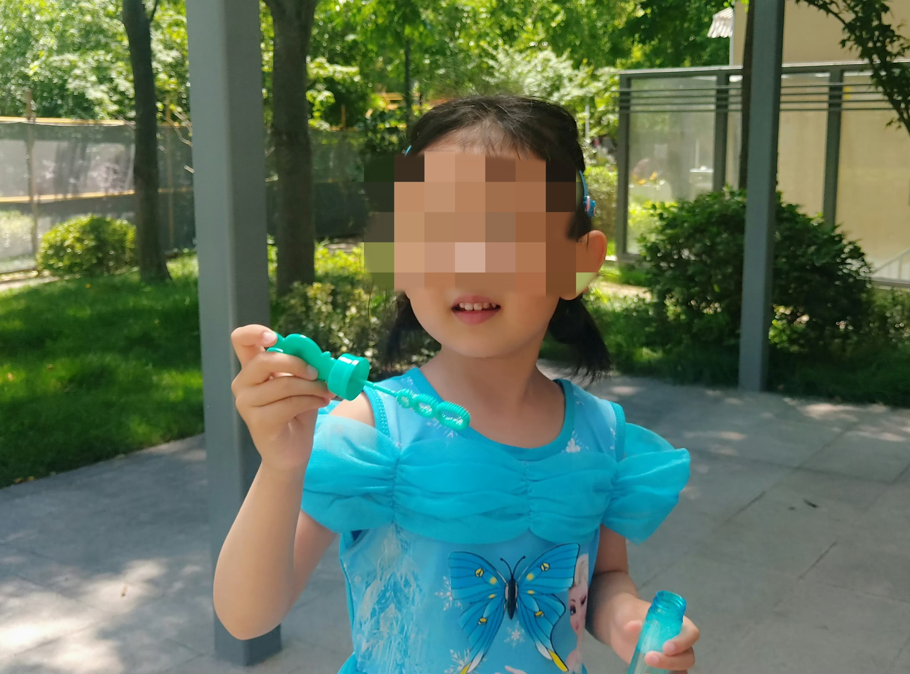 海灘失蹤女童。圖源：女童家人社交賬號(hào)