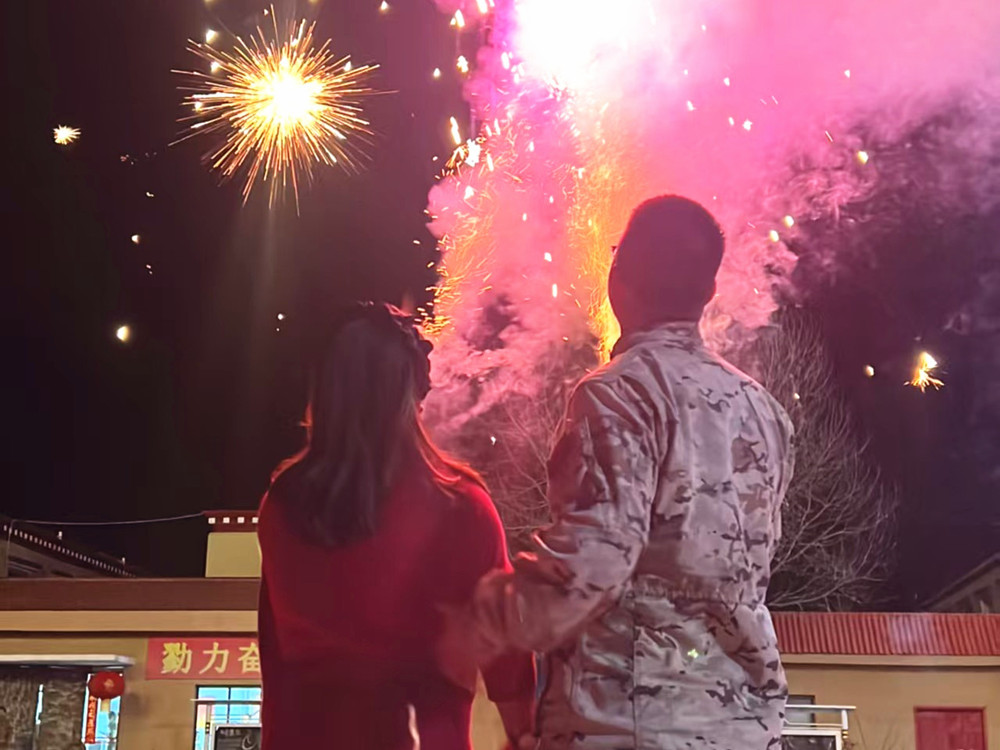 來(lái)隊(duì)家屬的溫馨瞬間?；粢綌z