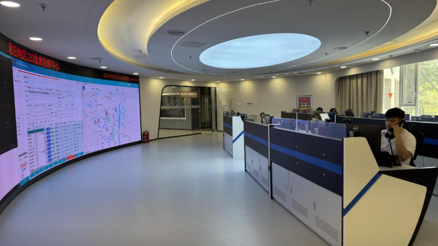 和田地區(qū)120急救指揮中心。人民網(wǎng)記者 焦磊攝